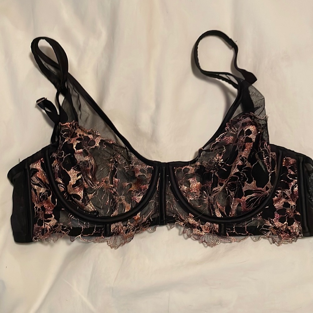 Black and gold lace full coverage sexy bra
